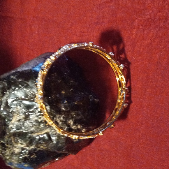 Gold tone crystal encrusted bracelet - Picture 2 of 4